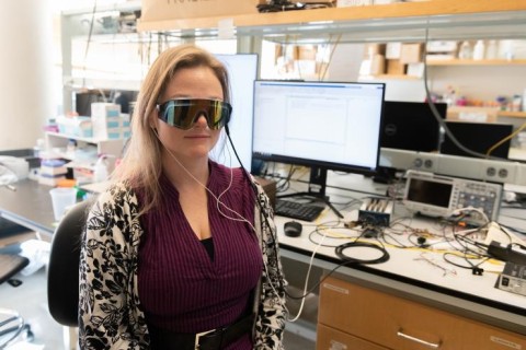 https://neuro.gatech.edu/sites/default/files/Hg_News/A.Singer.visor_.lab_.jpg https://neuro.gatech.edu/sites/default/files/Hg_News/A.Singer.visor_.lab_.jpg